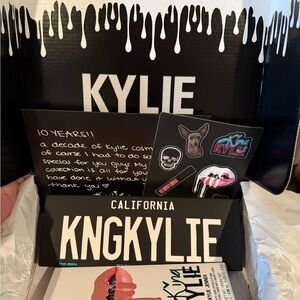 KingKylie Cosmetics Eyeshadow Palette - Bold Black and White